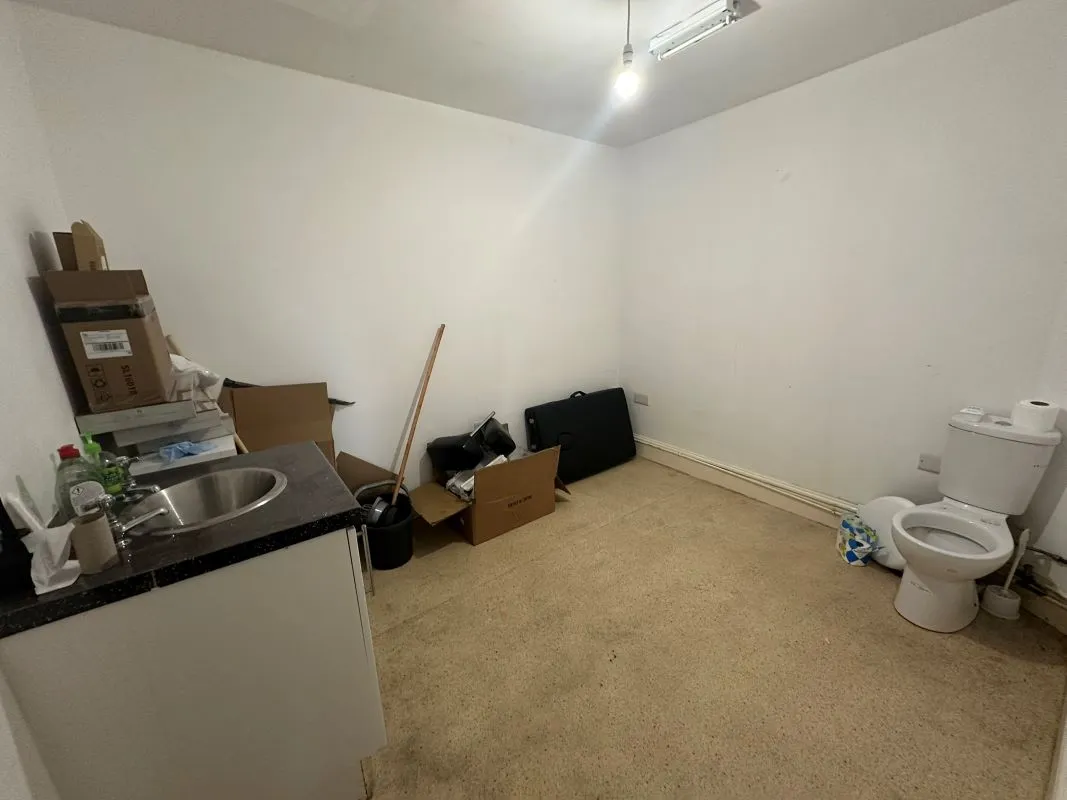 Farnworth, Bolton, Lancashire, BL4 7NS - Online Auctions