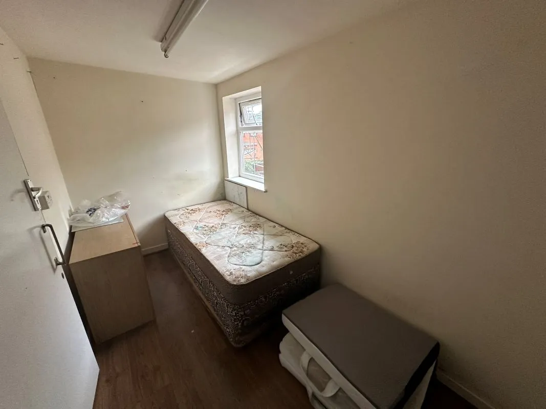 Farnworth, Bolton, Lancashire, BL4 7NS - Online Auctions