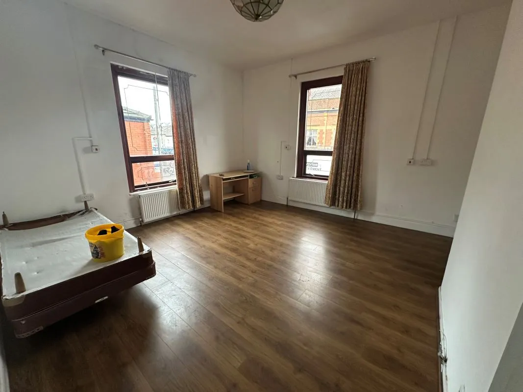 Farnworth, Bolton, Lancashire, BL4 7NS - Online Auctions