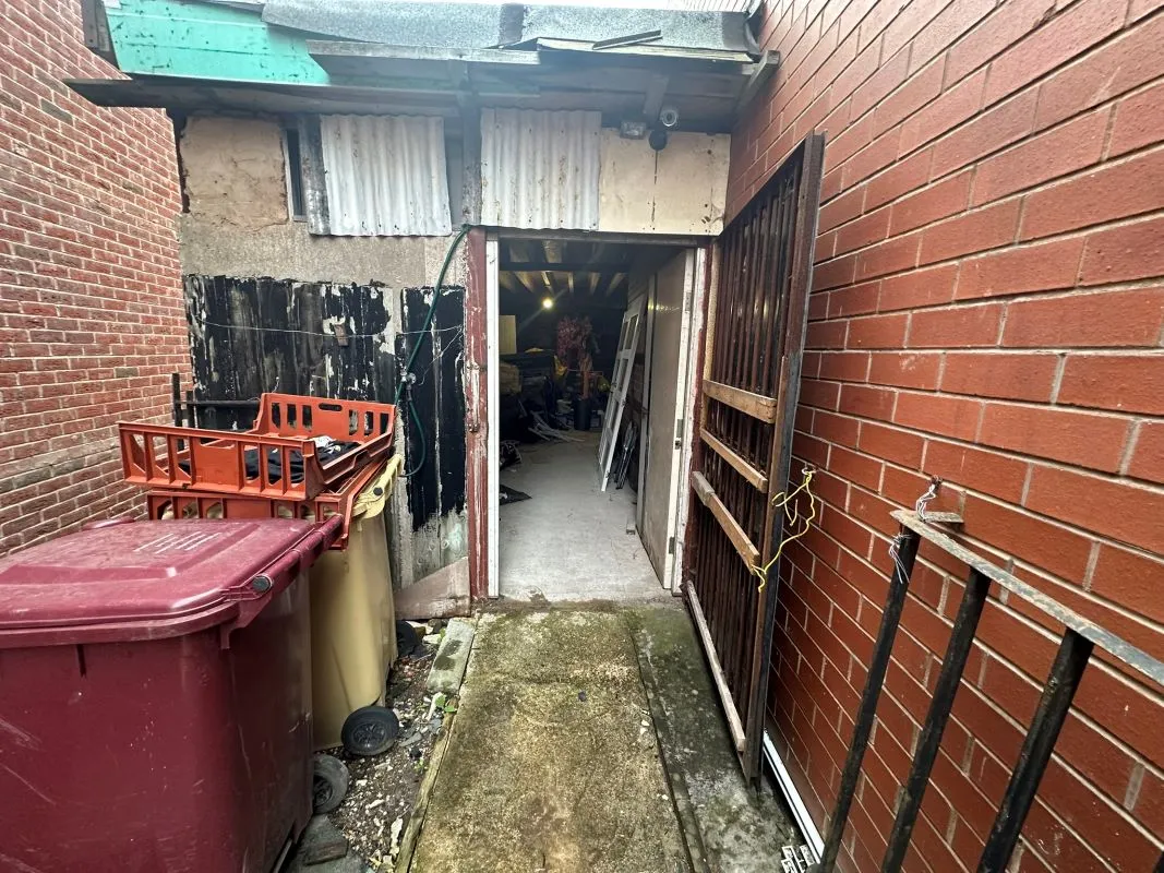 Farnworth, Bolton, Lancashire, BL4 7NS - Online Auctions