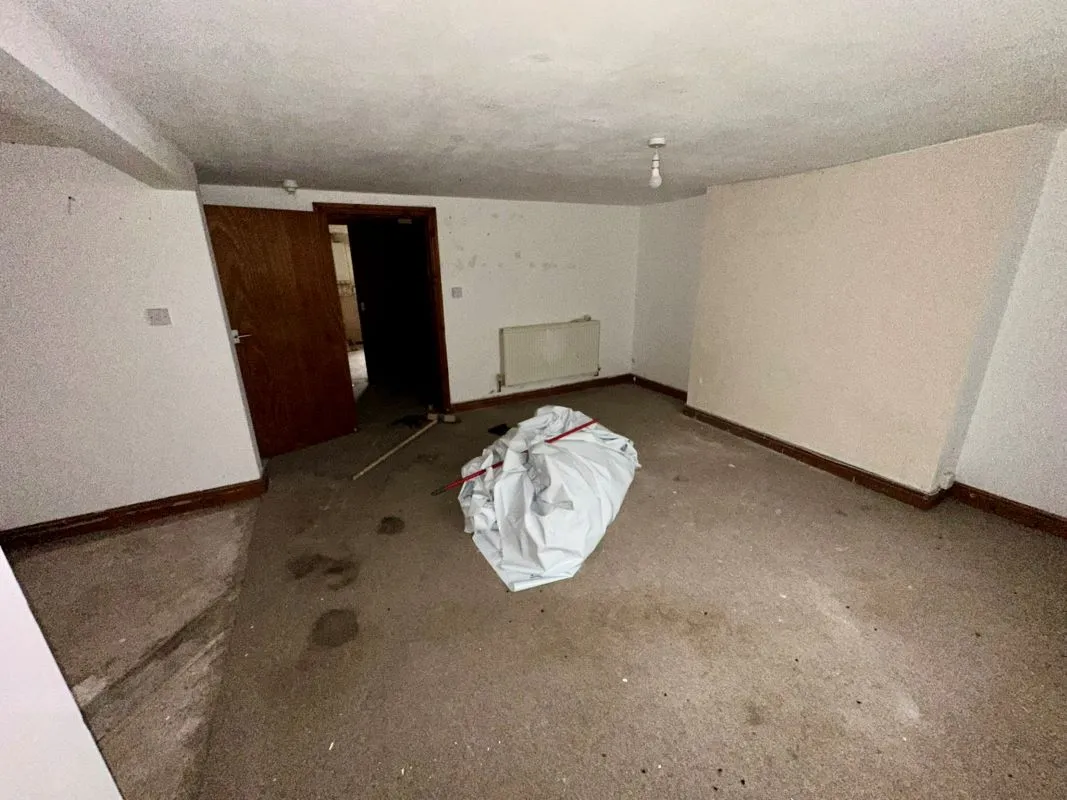 Newtown, Powys, SY16 1BG - Online Auctions