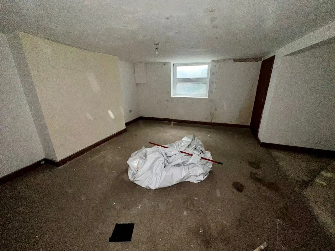 Newtown, Powys, SY16 1BG - Online Auctions