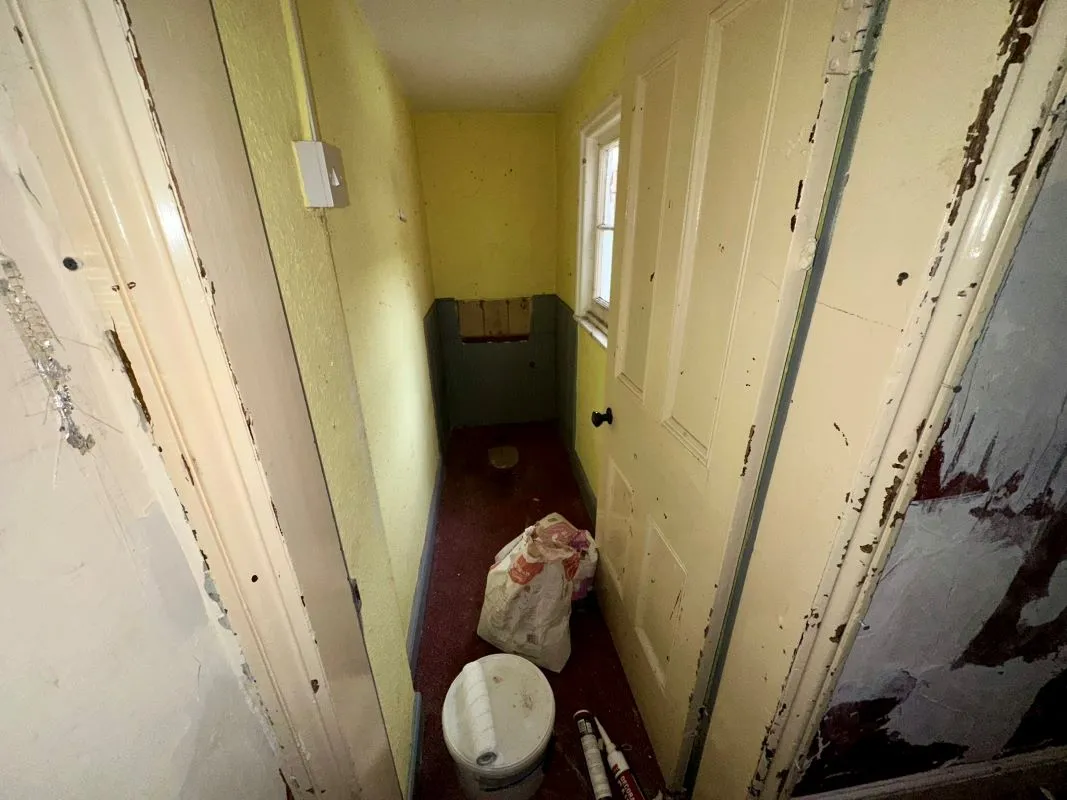 Newtown, Powys, SY16 1BG - Online Auctions