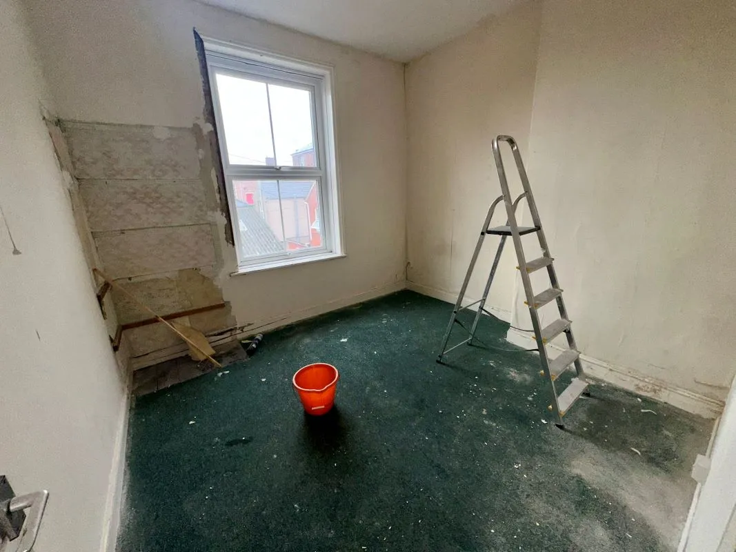 Newtown, Powys, SY16 1BG - Online Auctions