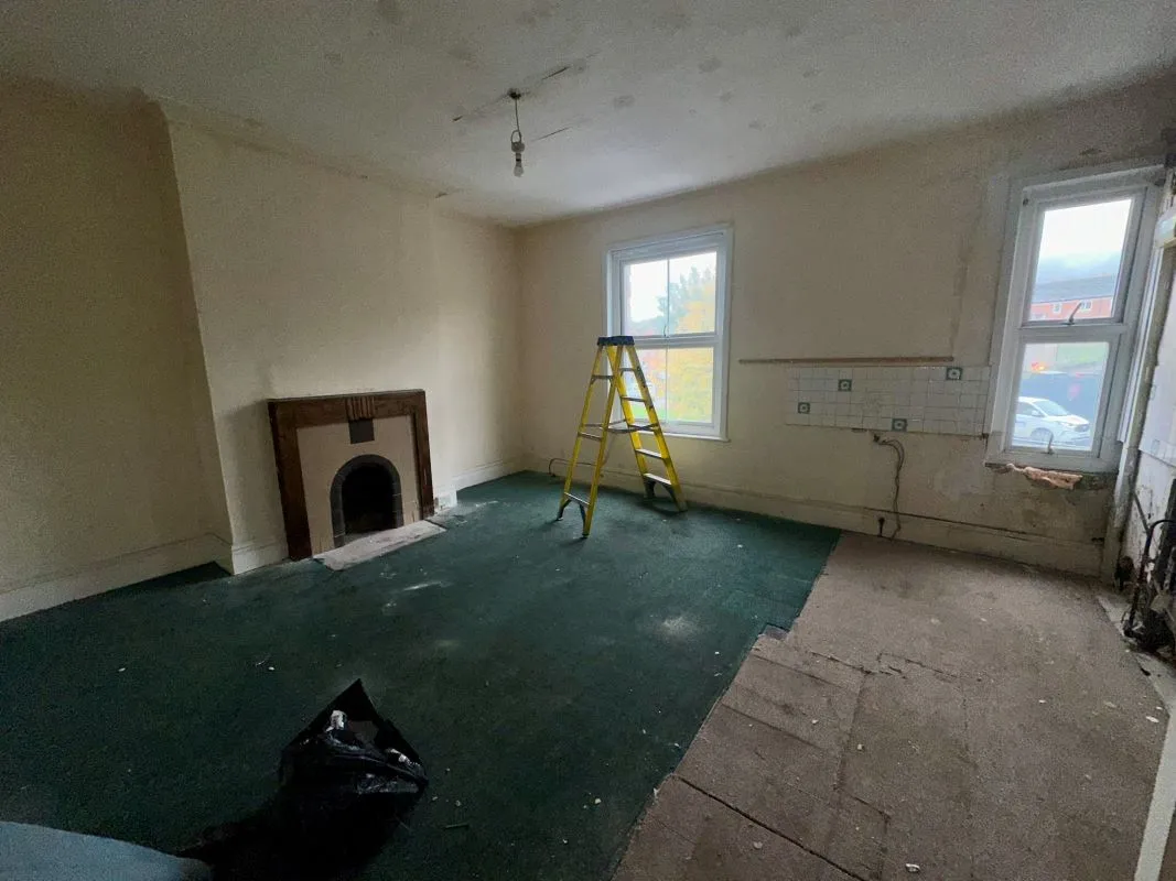 Newtown, Powys, SY16 1BG - Online Auctions