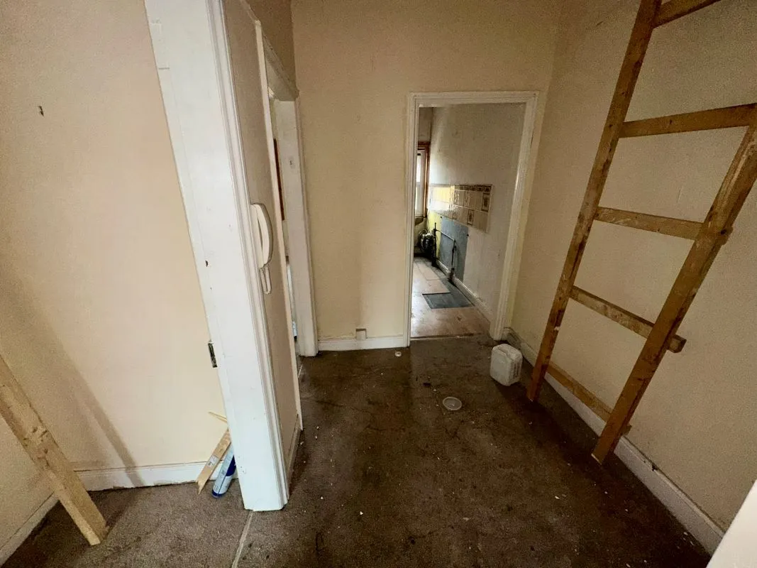 Newtown, Powys, SY16 1BG - Online Auctions