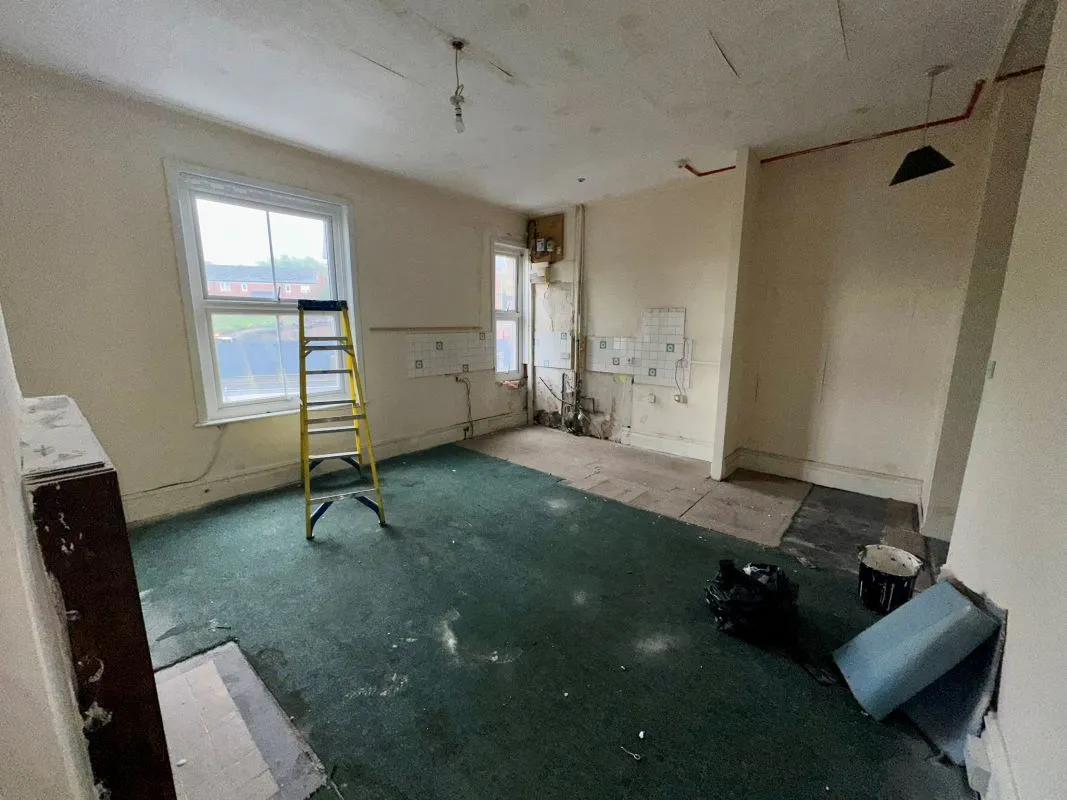 Newtown, Powys, SY16 1BG - Online Auctions