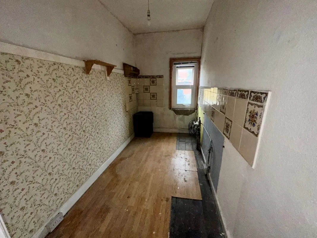 Newtown, Powys, SY16 1BG - Online Auctions