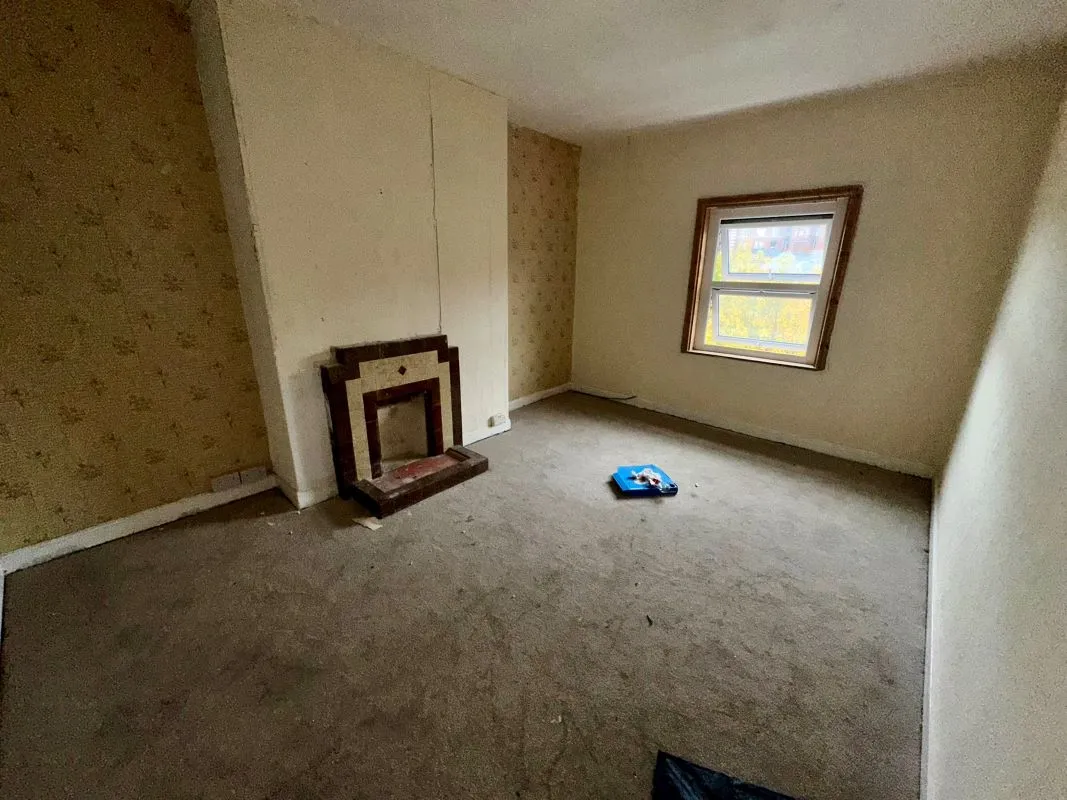 Newtown, Powys, SY16 1BG - Online Auctions