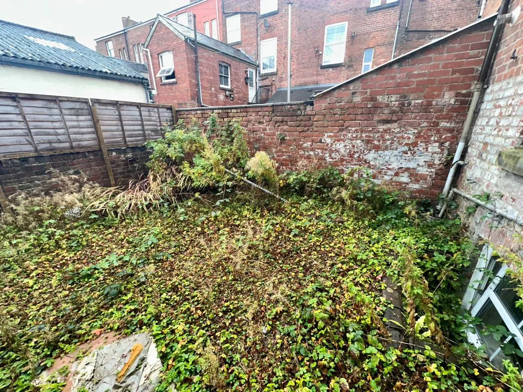 Newtown, Powys, SY16 1BG - Online Auctions