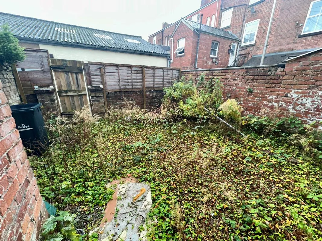 Newtown, Powys, SY16 1BG - Online Auctions