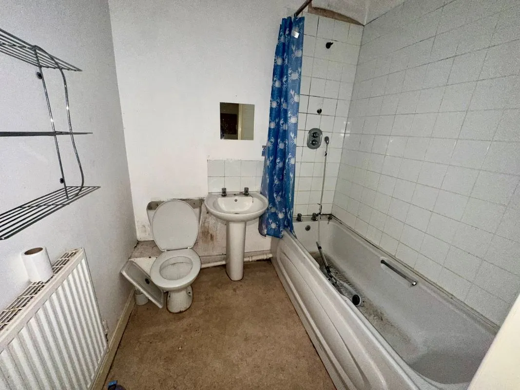 Newtown, Powys, SY16 1BG - Online Auctions