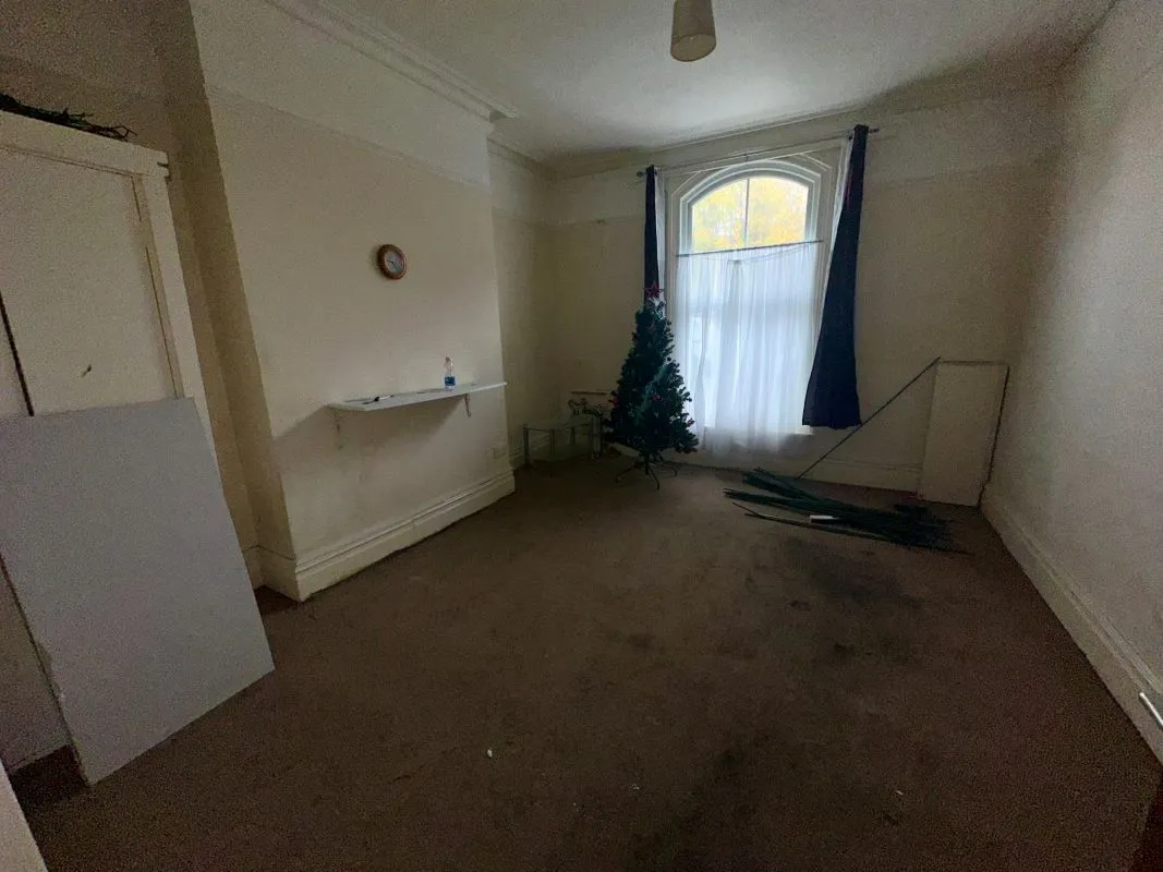 Newtown, Powys, SY16 1BG - Online Auctions