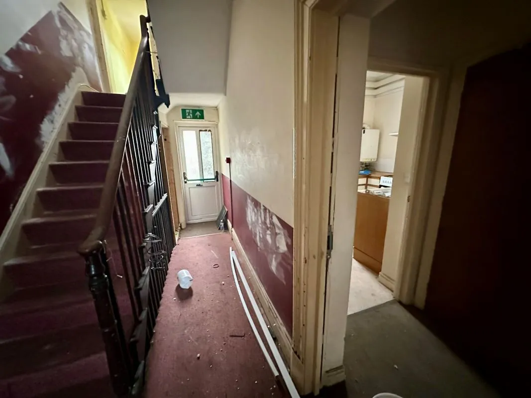 Newtown, Powys, SY16 1BG - Online Auctions