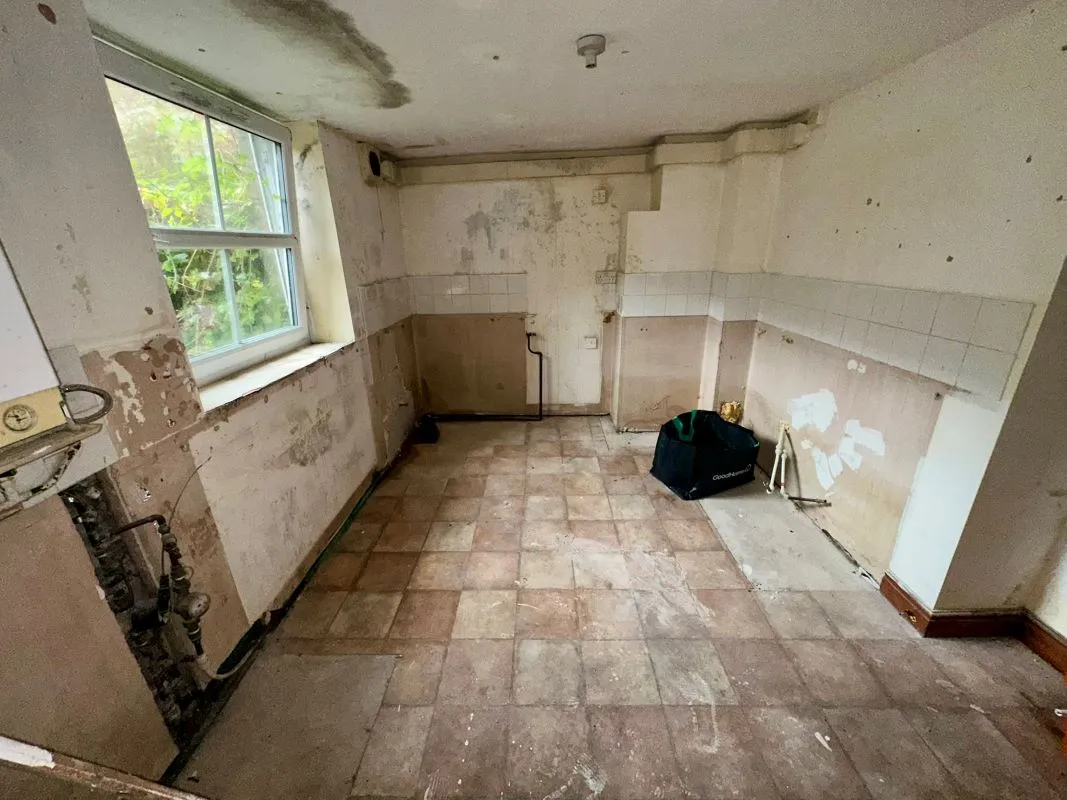 Newtown, Powys, SY16 1BG - Online Auctions