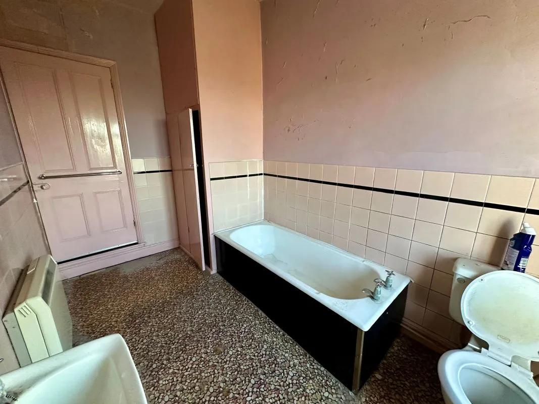 Stoke-On-Trent, Staffordshire, ST4 3LB - Online Auctions