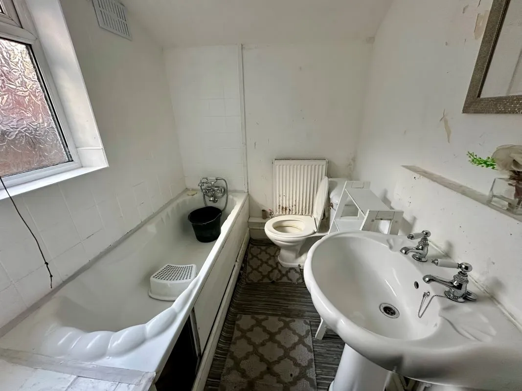 Stoke-On-Trent, Staffordshire, ST1 4BZ - Online Auctions