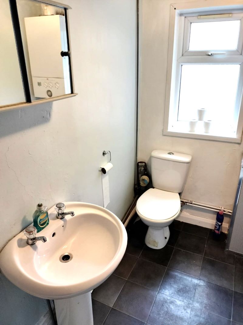 Stoke-On-Trent, Staffordshire, ST6 5TT - Online Auctions