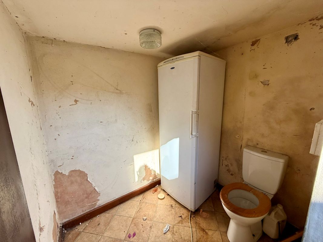 Stoke-On-Trent, Staffordshire, ST3 6AG - Online Auctions