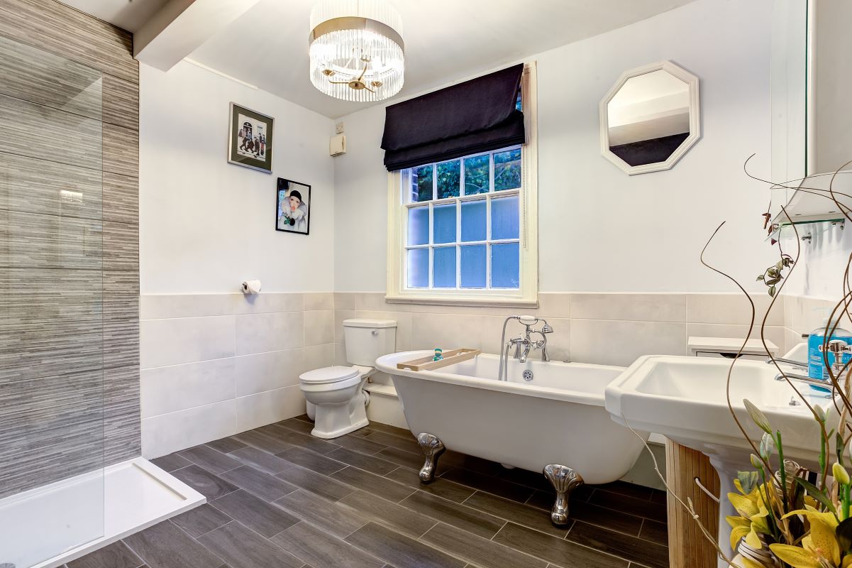 Congleton, Cheshire, CW12 1RU - Online Auctions