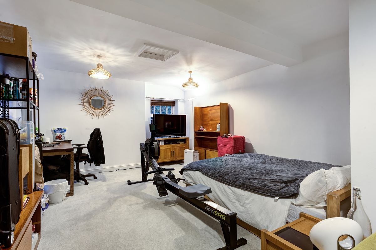 Congleton, Cheshire, CW12 1RU - Online Auctions