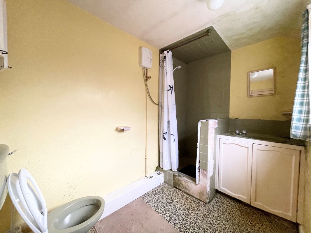 Stoke-On-Trent, Staffordshire, ST4 3EA - Online Auctions