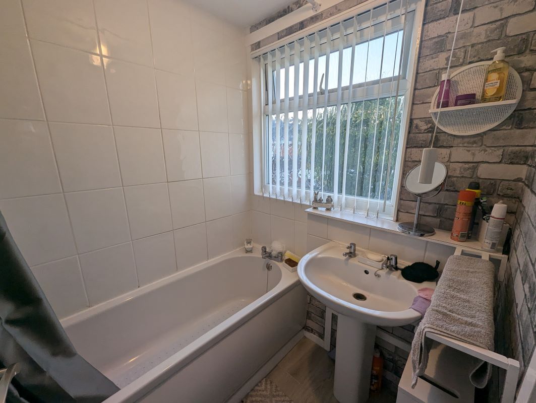 Sutton Hill, Telford, Shropshire, TF7 4AB - Online Auctions