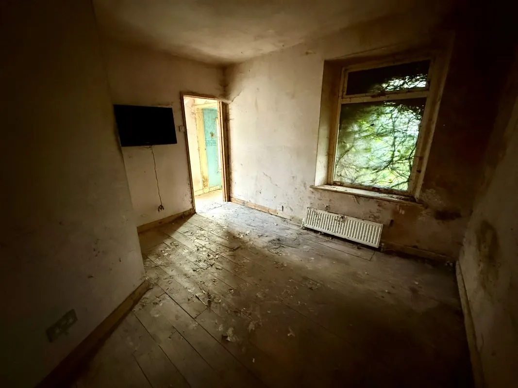 Glossop, Derbyshire, SK13 8EL - Online Auctions