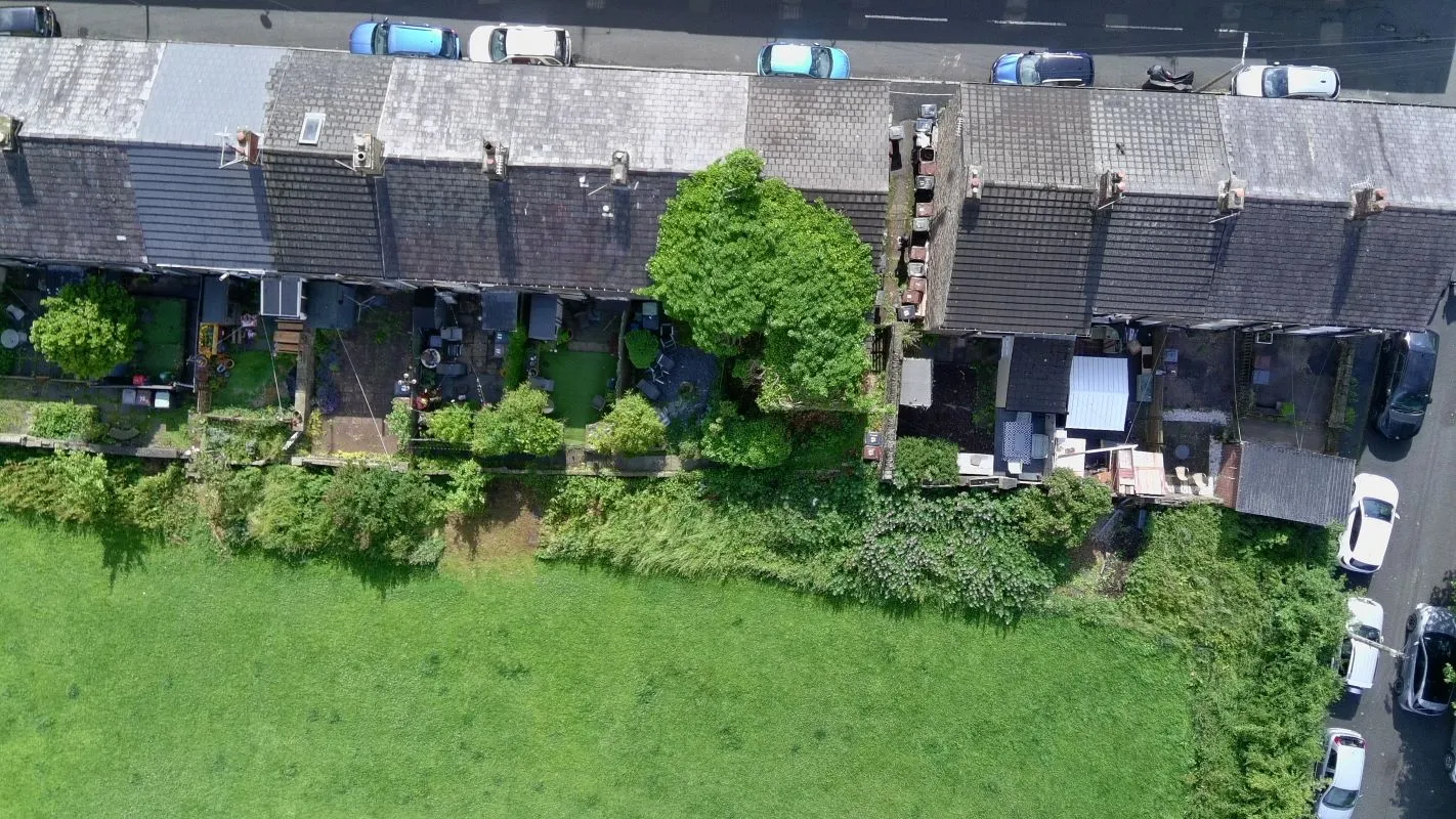 Glossop, Derbyshire, SK13 8EL - Online Auctions