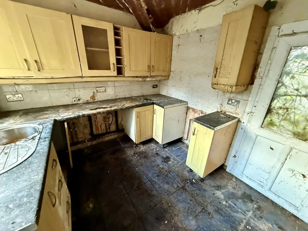 Glossop, Derbyshire, SK13 8EL - Online Auctions