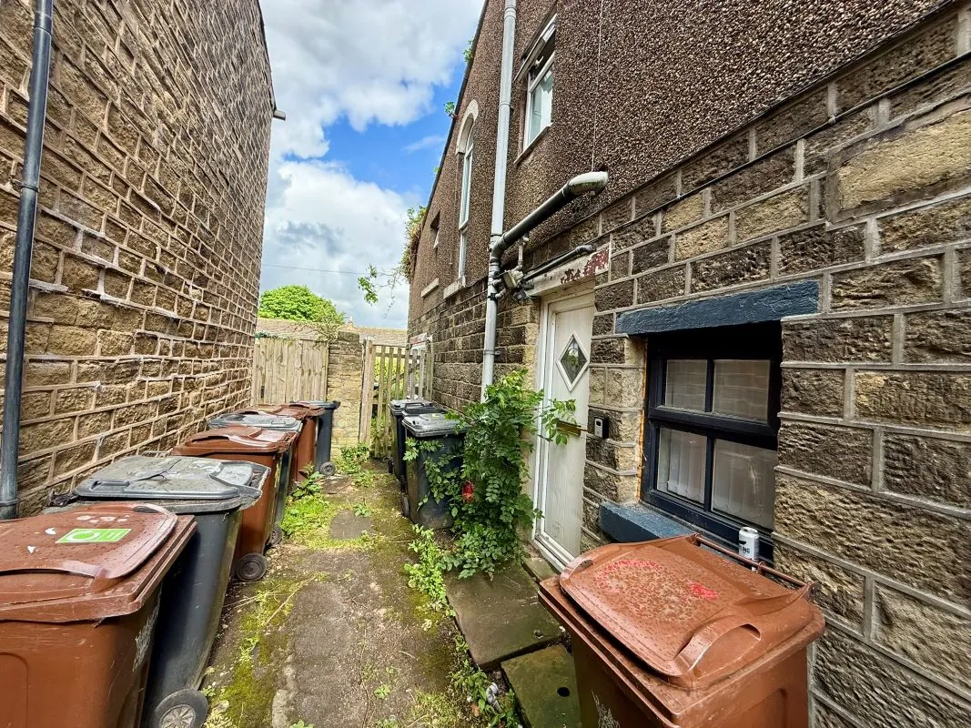 Glossop, Derbyshire, SK13 8EL - Online Auctions
