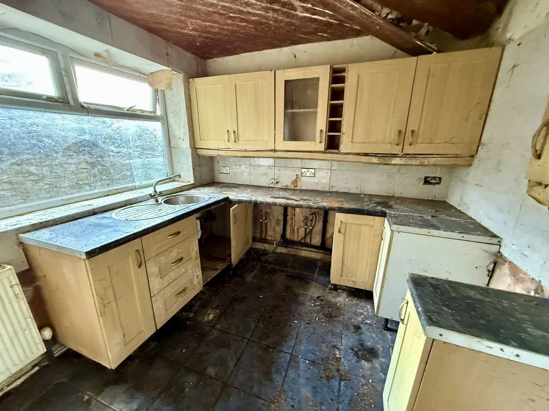 Glossop, Derbyshire, SK13 8EL - Online Auctions