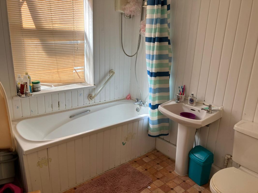 Ernest Road, Portsmouth, Hampshire, PO1 5RF - Online Auctions