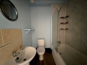 Property for Auction in Sussex & Hampshire - Flat 7 Oliver Court, 5 Spring Garden Lane, Gosport, Hampshire