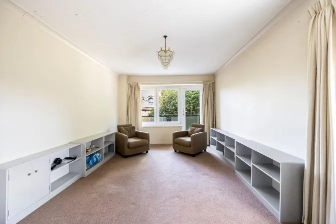Property for Auction in Sussex & Hampshire - 16 Blenheim Court, 17 New Church Road, Hove, East Sussex