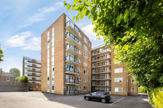 Property for Auction in Sussex & Hampshire - 16 Blenheim Court, 17 New Church Road, Hove, East Sussex