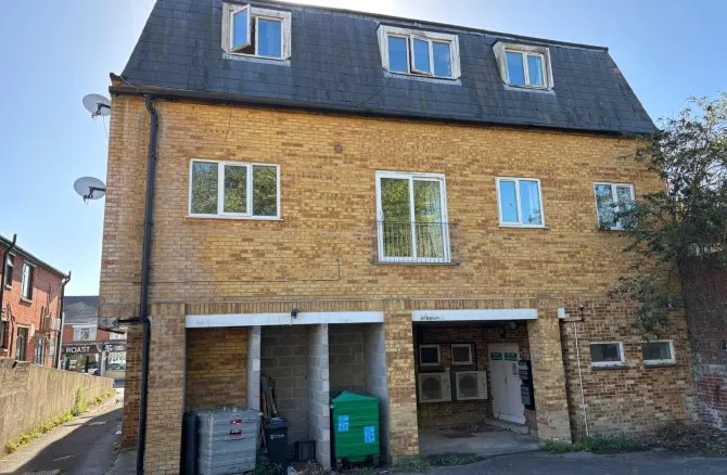 Property for Auction in Sussex & Hampshire - Flat 2, 139-141 Havant Road, Drayton, Portsmouth, Hampshire