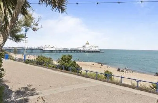 Property for Auction in Sussex & Hampshire - Flat 5 Gladstone Court, 237 Terminus Road, Eastbourne, East Sussex