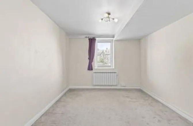 Property for Auction in Sussex & Hampshire - Flat 5 Gladstone Court, 237 Terminus Road, Eastbourne, East Sussex