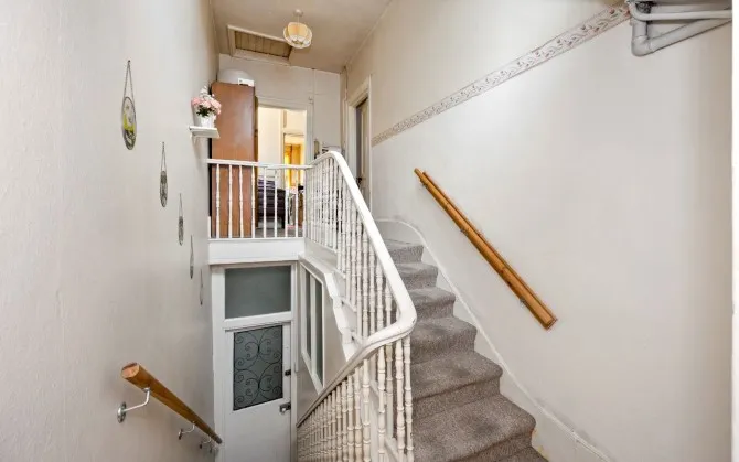 Property for Auction in Sussex & Hampshire - 104, Lansdowne Place, Hove