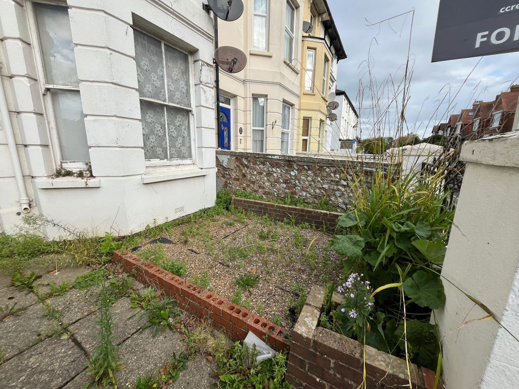 Arundel Road, Littlehampton, West Sussex, BN17 7DE - Online Auctions