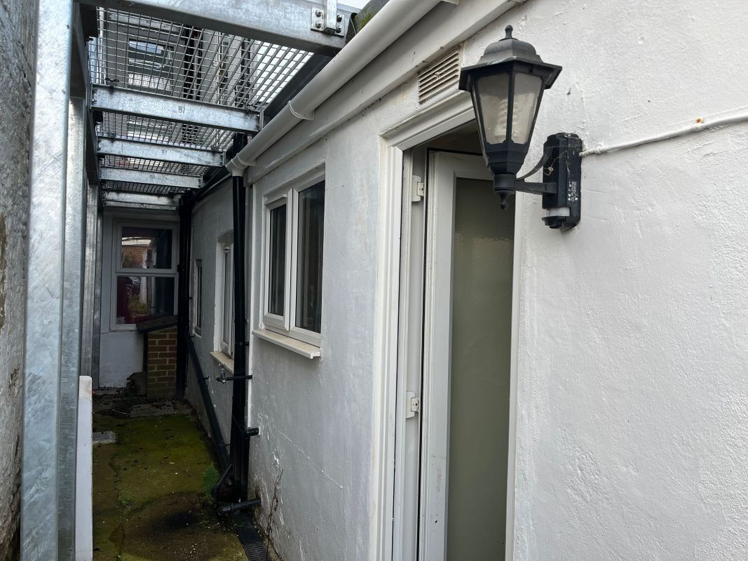 Arundel Road, Littlehampton, West Sussex, BN17 7DE - Online Auctions