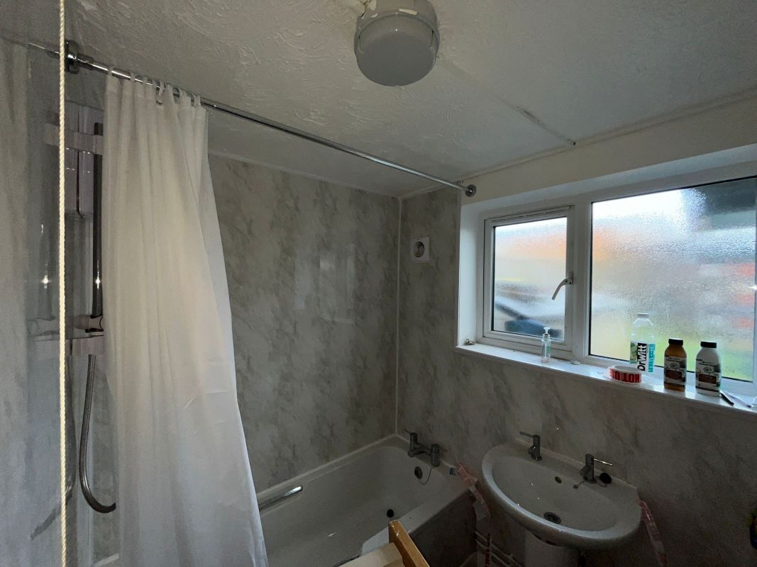 Arundel Road, Littlehampton, West Sussex, BN17 7DE - Online Auctions