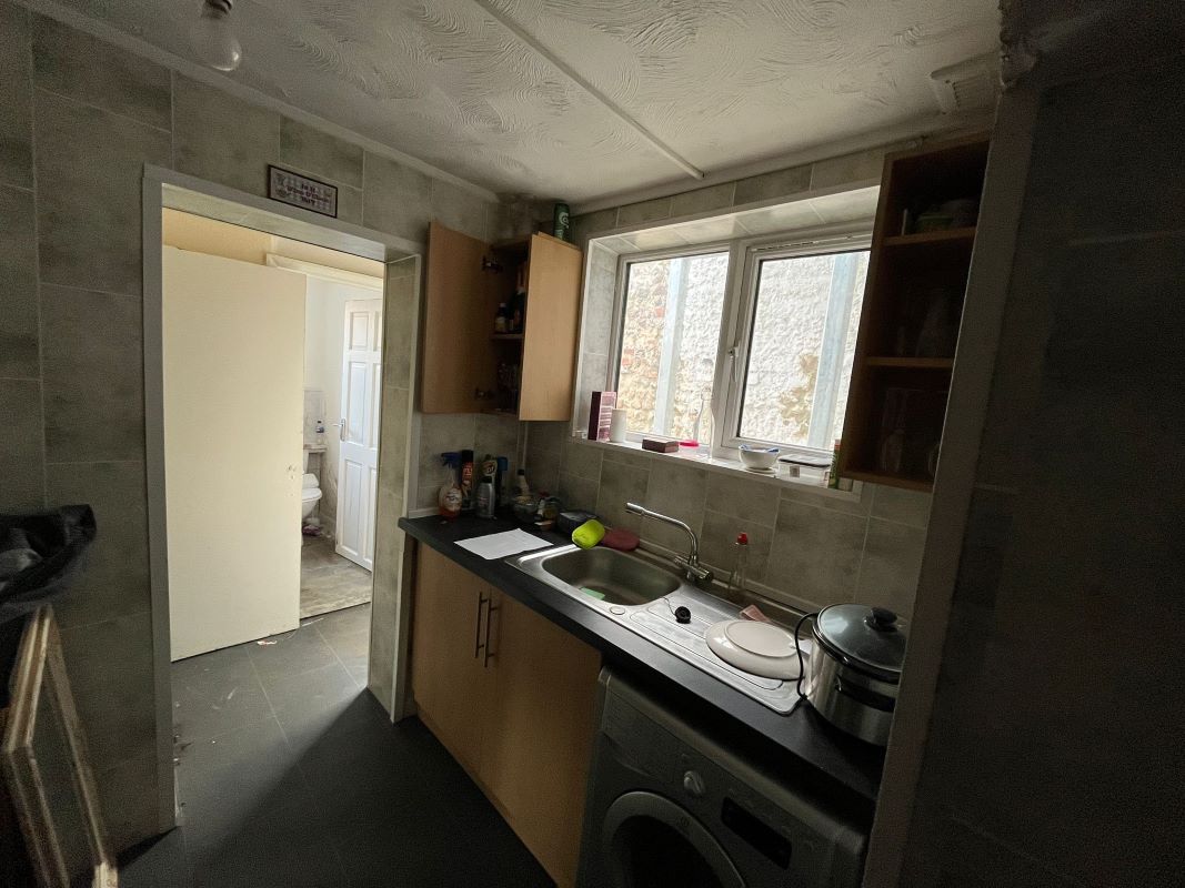 Arundel Road, Littlehampton, West Sussex, BN17 7DE - Online Auctions