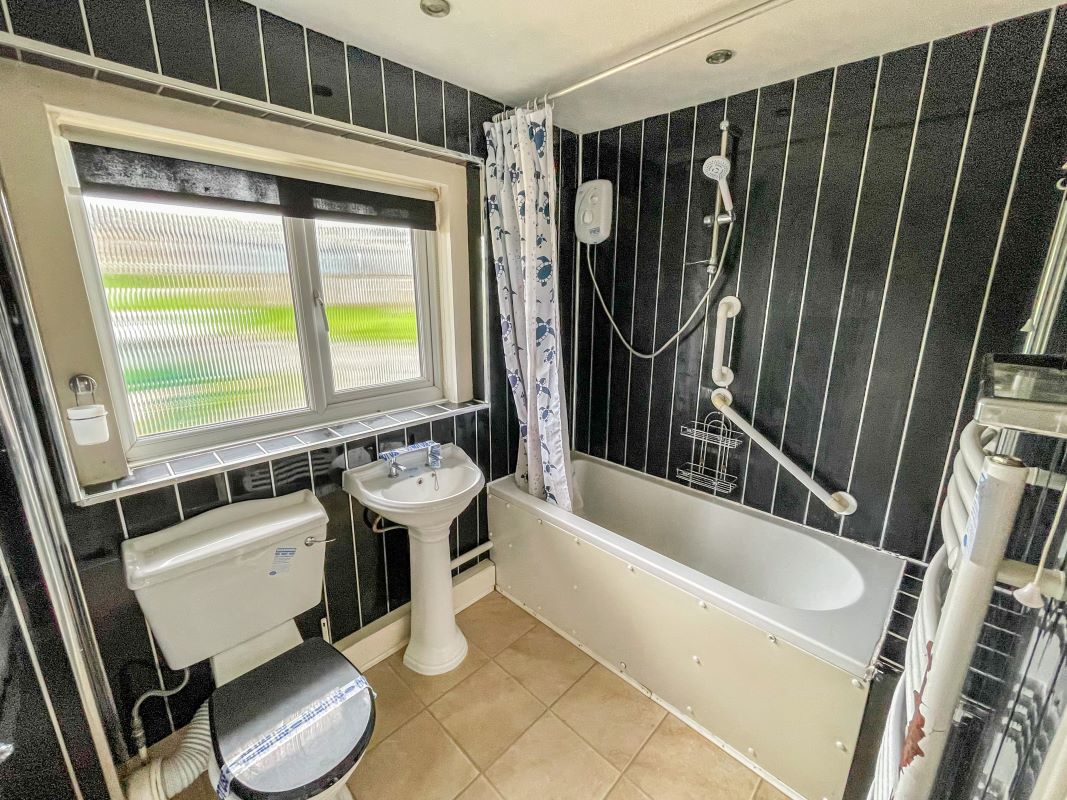 Wroxall House, High Street, Wroxall, Ventnor, Isle Of Wight, PO38 3BH - Online Auctions