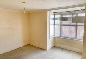 Property for Auction in Sussex & Hampshire - First Floor Flat, 19 Brighton Road, Newhaven, East Sussex