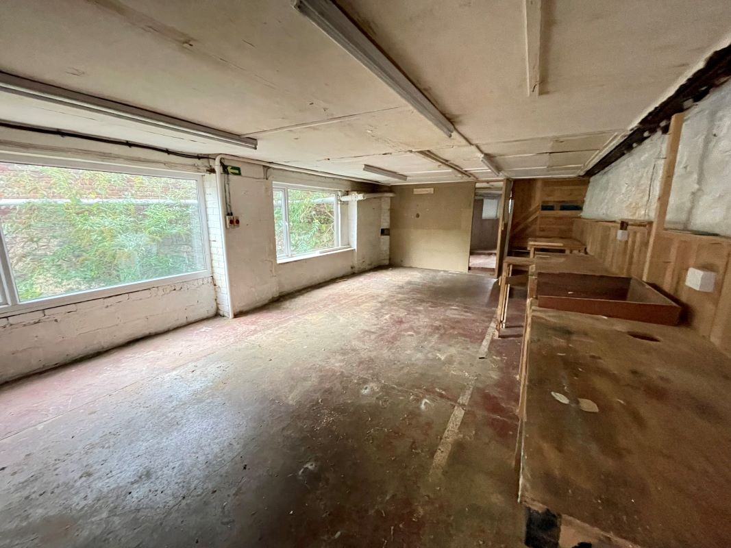 Colwyn Bay, Clwyd, LL29 8ER - Online Auctions