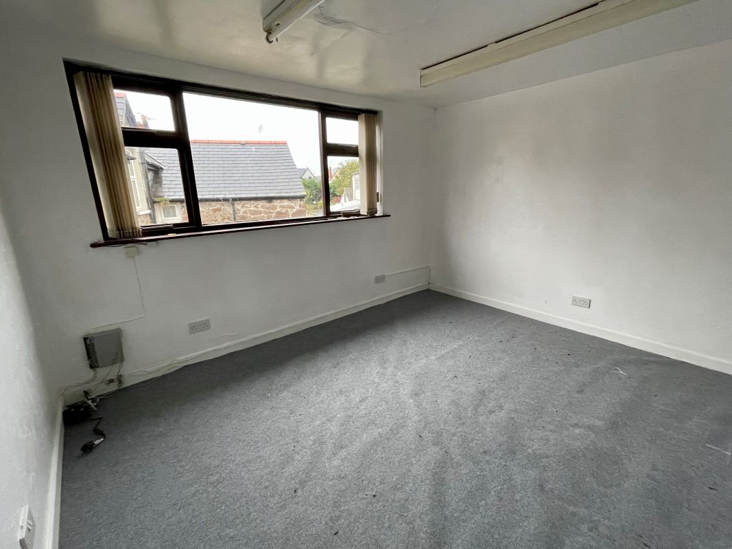 Colwyn Bay, Clwyd, LL29 8ER - Online Auctions