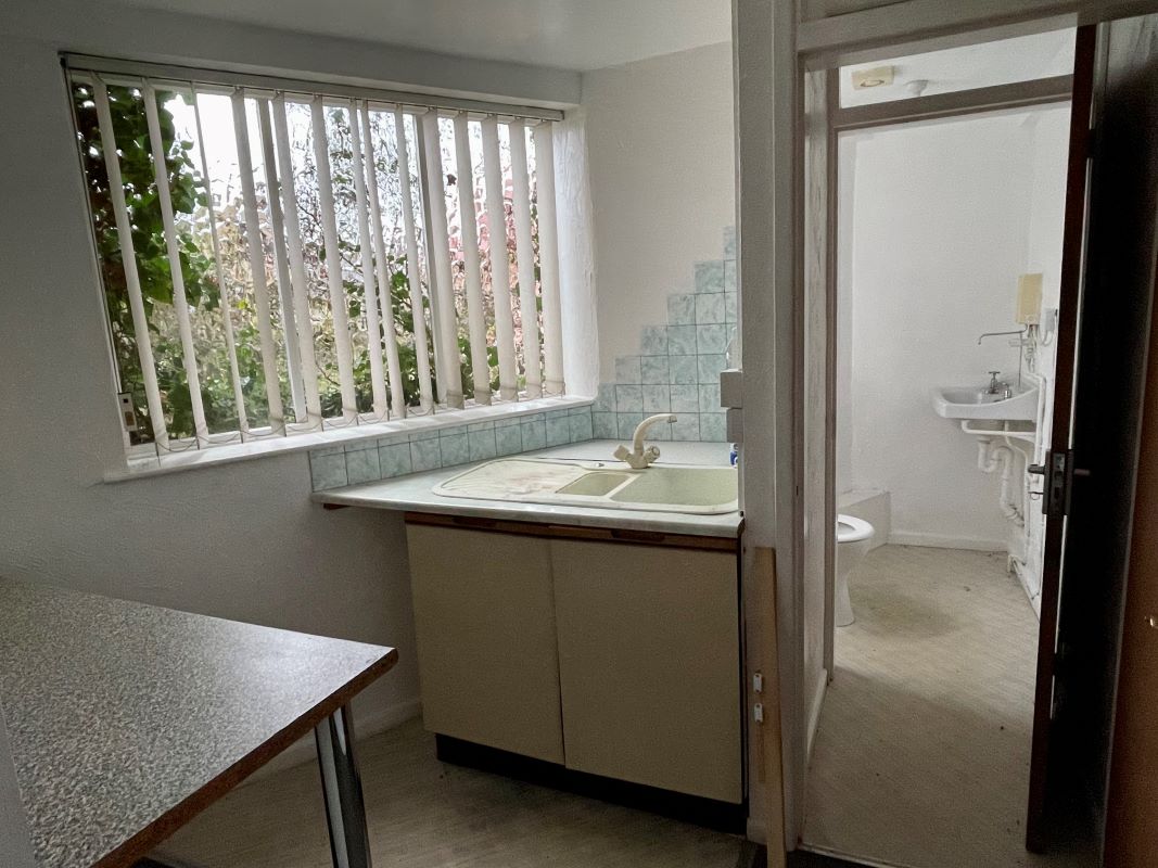 Colwyn Bay, Clwyd, LL29 8ER - Online Auctions