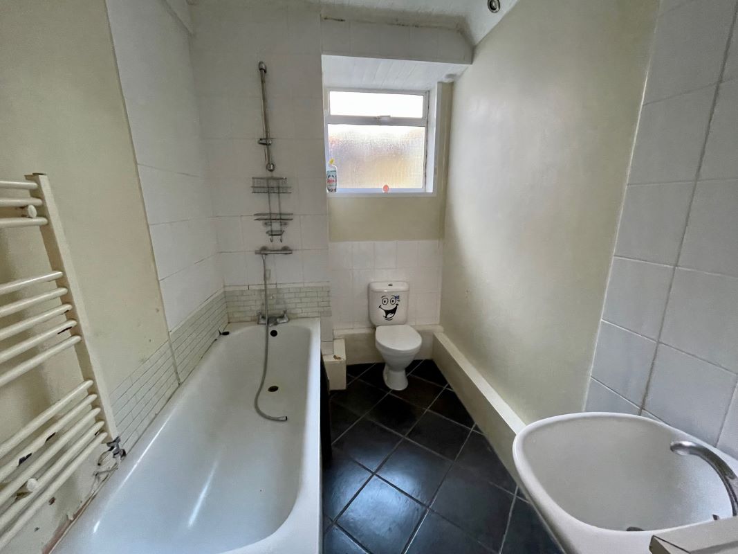 5 York Road, Colwyn Bay, Clwyd, LL29 7ED - Online Auctions